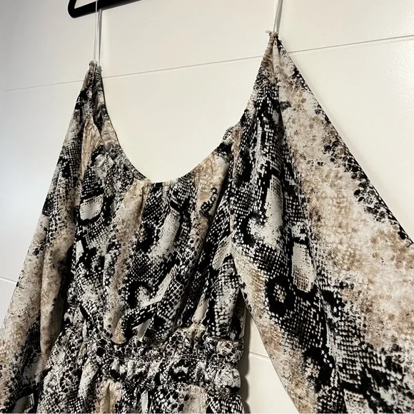 Design Lab | Off Shoulder Snake Print Blouse - Picture 4 of 12